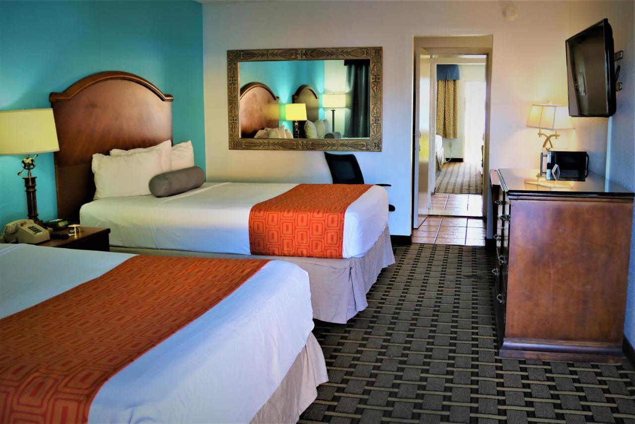 Howard Johnson by Wyndham Lake Front Park Kissimmee Exterior foto