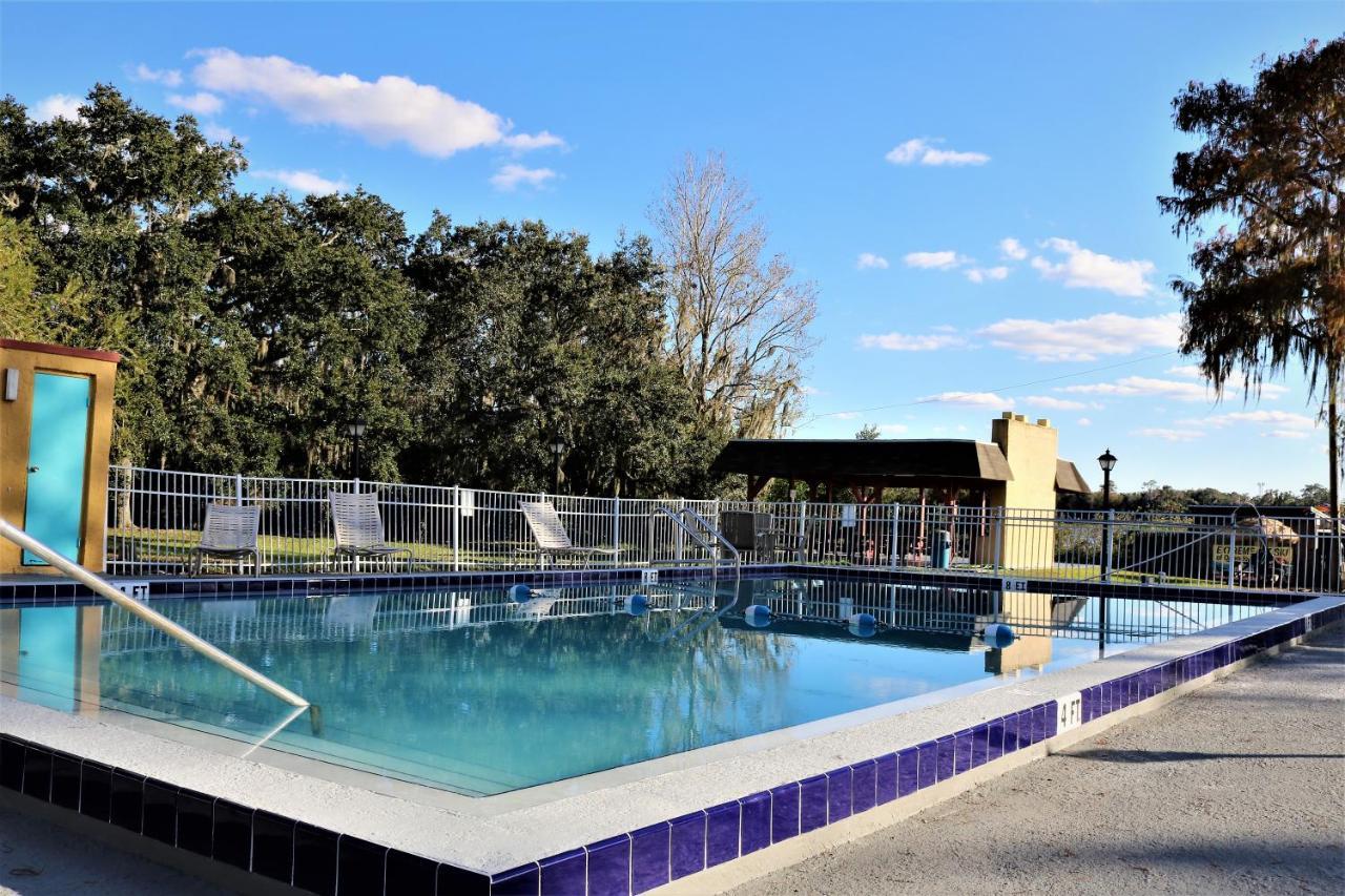 Howard Johnson by Wyndham Lake Front Park Kissimmee Exterior foto