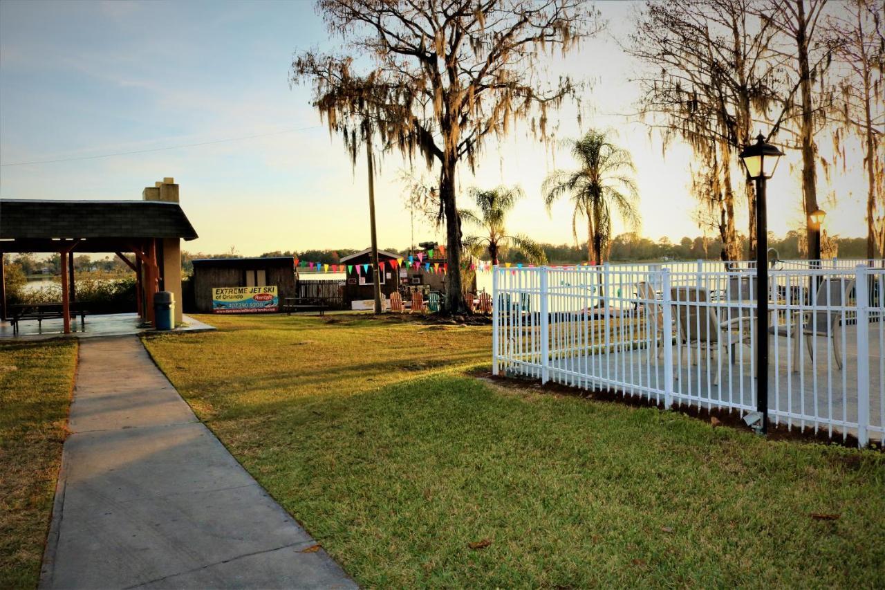 Howard Johnson by Wyndham Lake Front Park Kissimmee Exterior foto