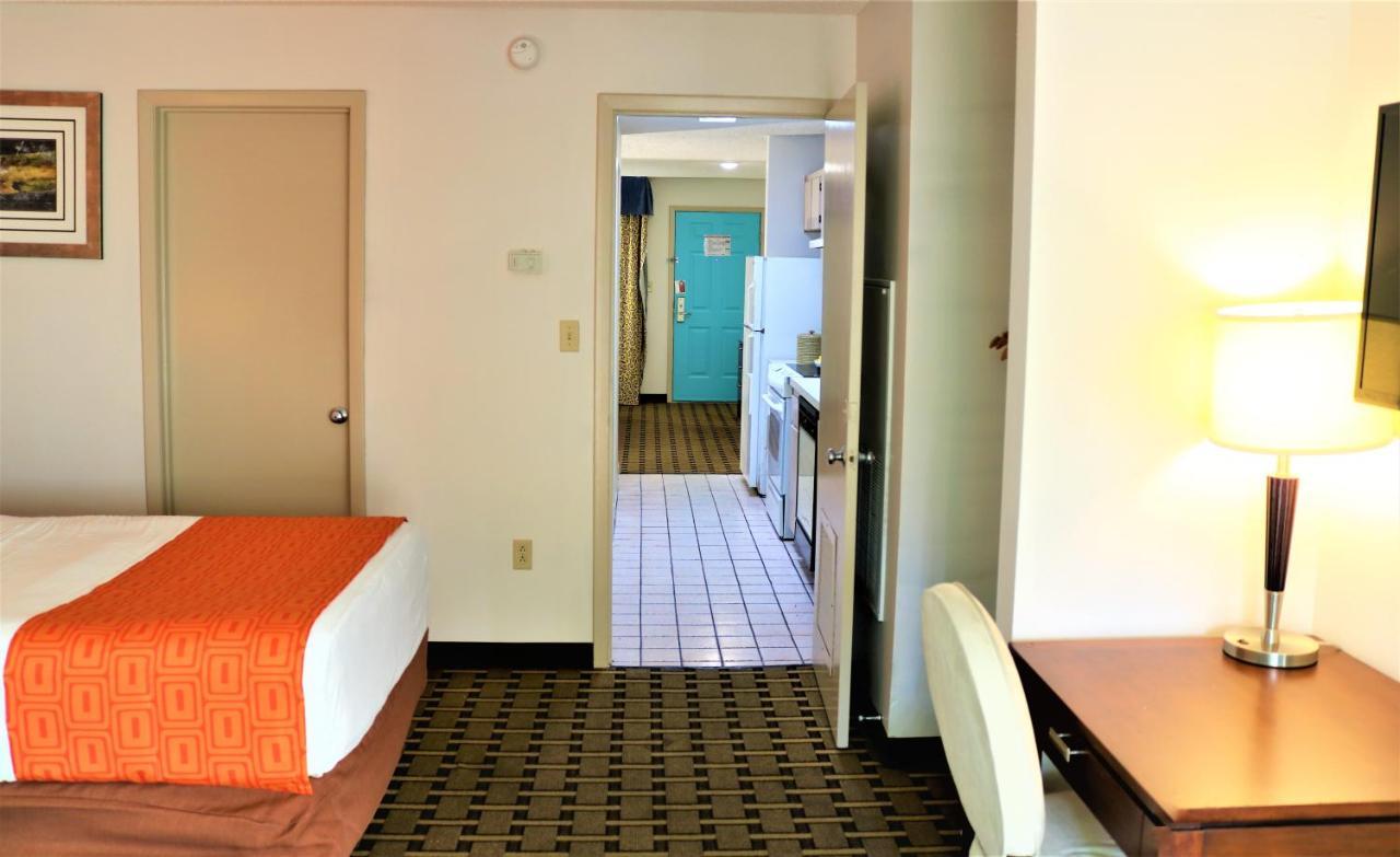 Howard Johnson by Wyndham Lake Front Park Kissimmee Exterior foto