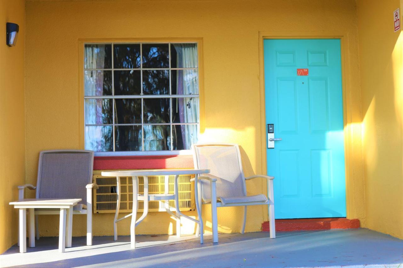 Howard Johnson by Wyndham Lake Front Park Kissimmee Exterior foto