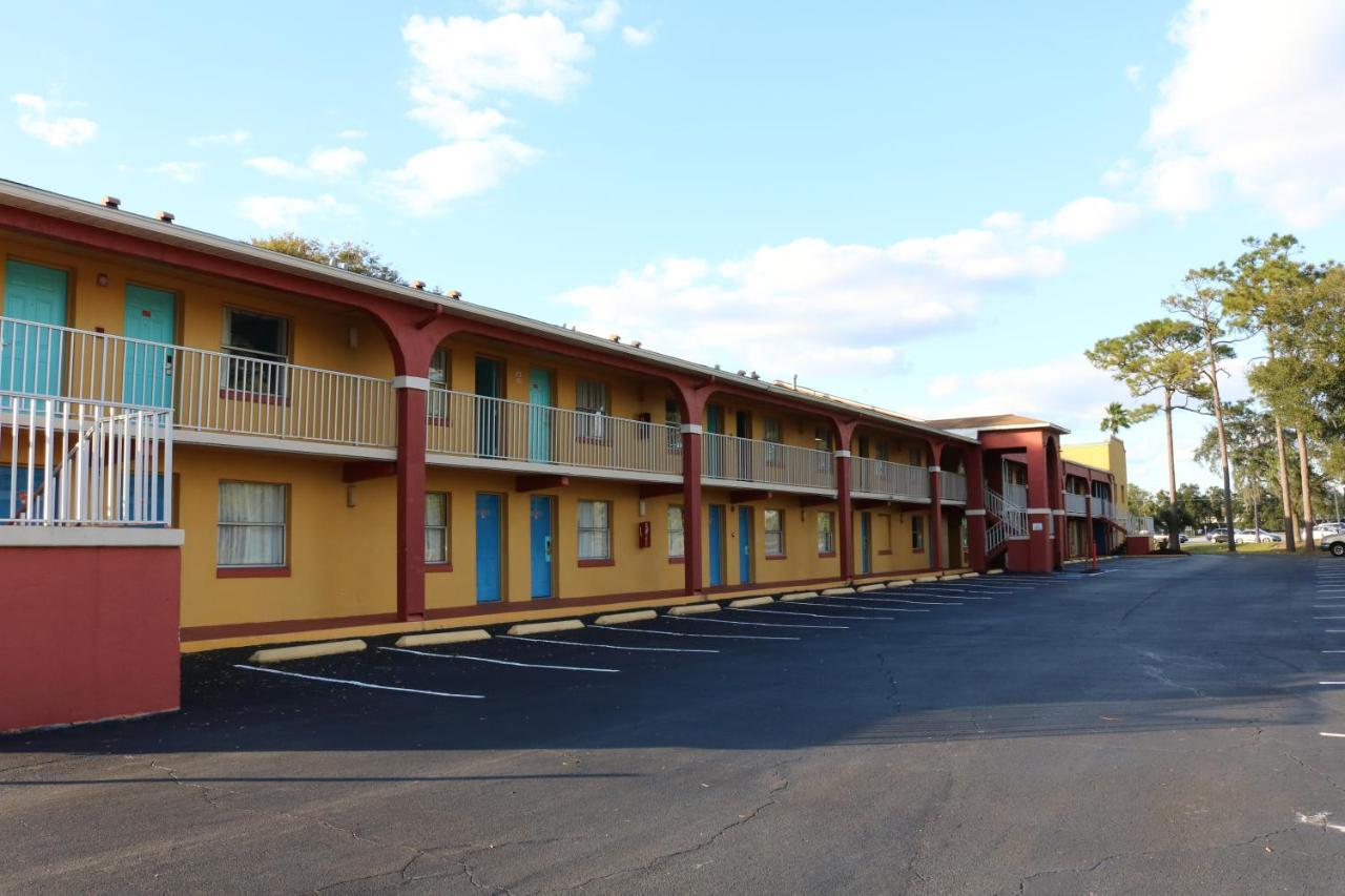 Howard Johnson by Wyndham Lake Front Park Kissimmee Exterior foto