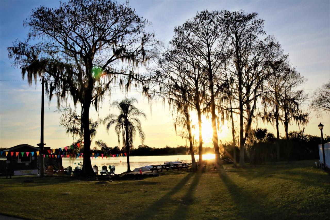 Howard Johnson by Wyndham Lake Front Park Kissimmee Exterior foto