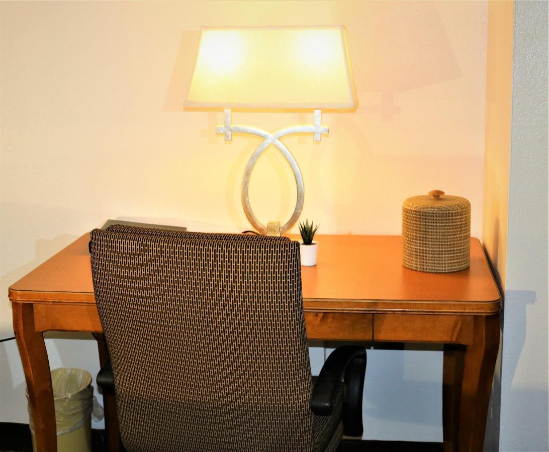 Howard Johnson by Wyndham Lake Front Park Kissimmee Exterior foto