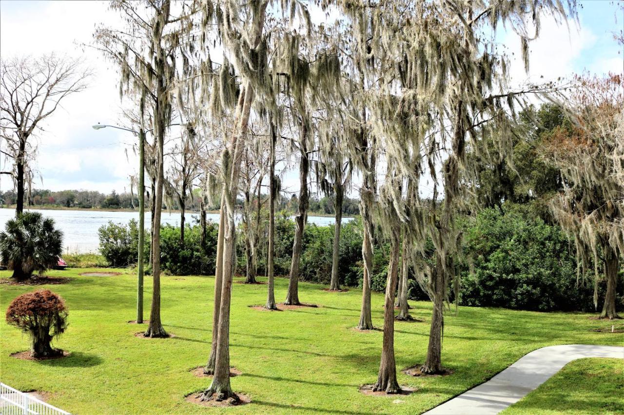 Howard Johnson by Wyndham Lake Front Park Kissimmee Exterior foto